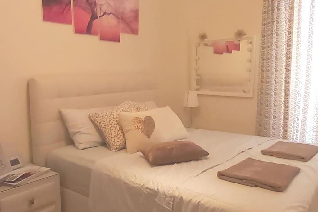 Apartment Theano's Cozy & Quiet Lux Flat - Wifi & Full Amenities