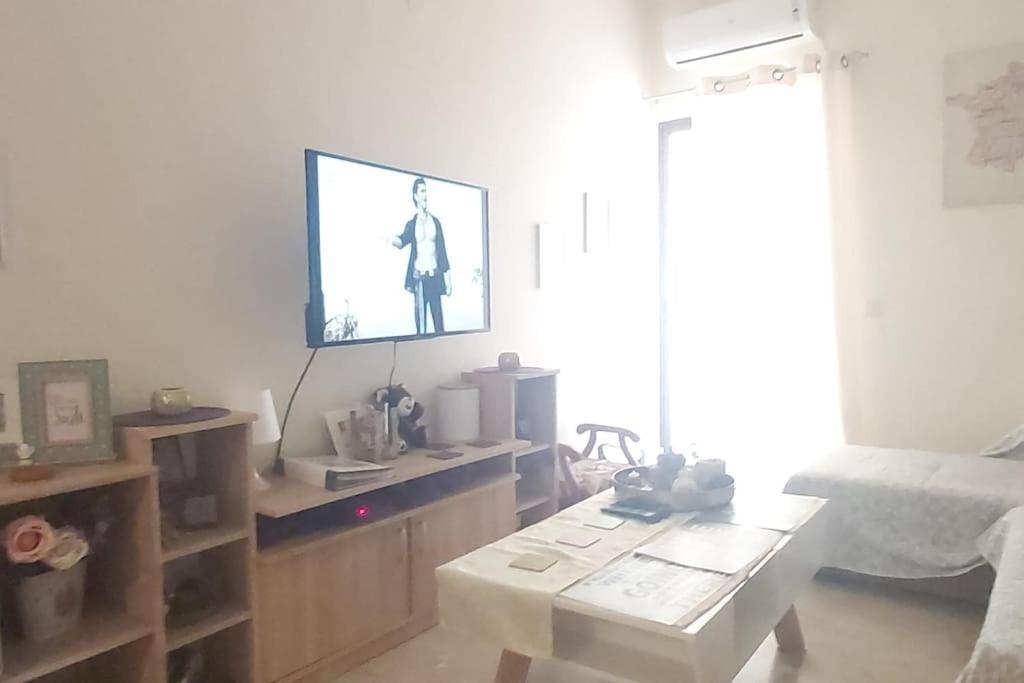 Apartment Theano's Cozy & Quiet Lux Flat - Wifi & Full Amenities