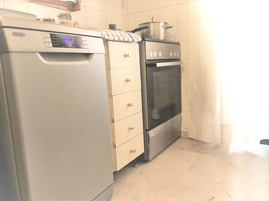 Theano's Cozy & Quiet Lux Flat - Wifi & Full Amenities