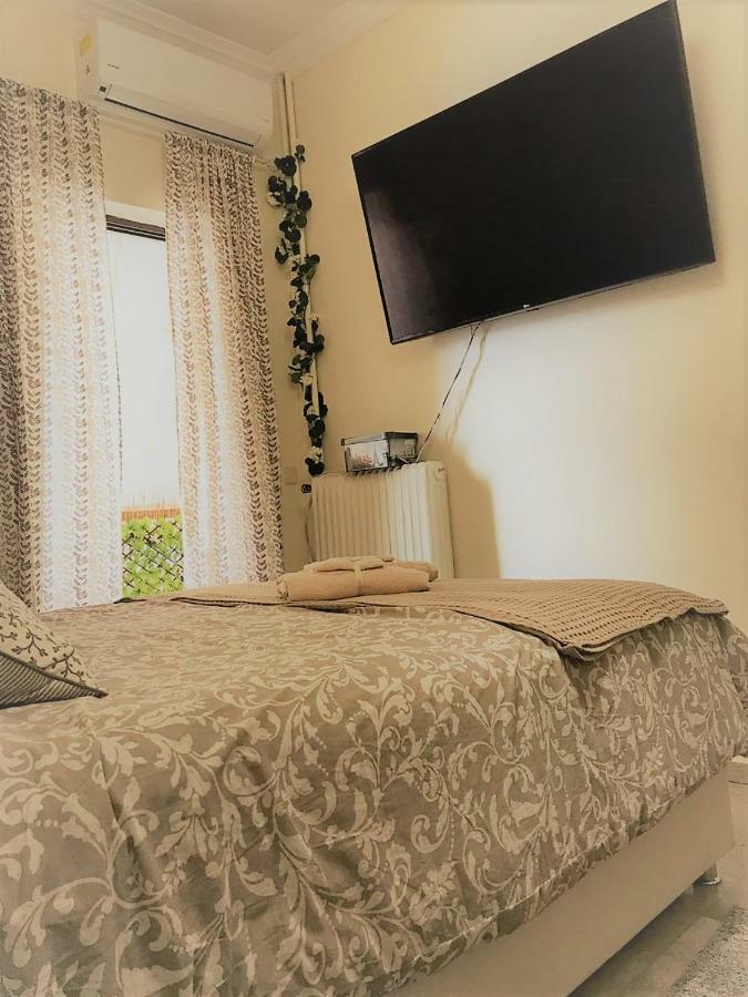 Theano's Cozy & Quiet Lux Flat - Wifi & Full Amenities Apartment Patras